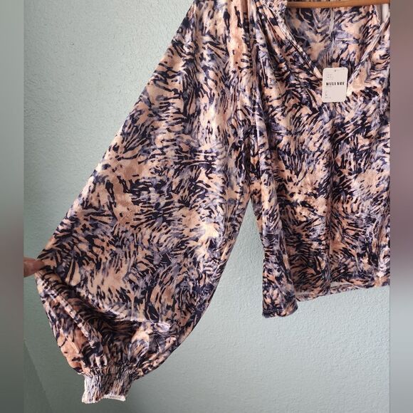 Free people go get'Em crushed velvet balloon sleeve blouse - Picture 7 of 12